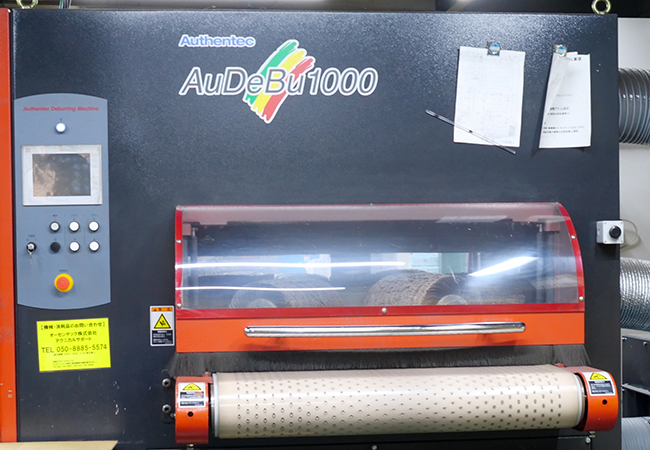 バリ取り工程(AuDebu1000)